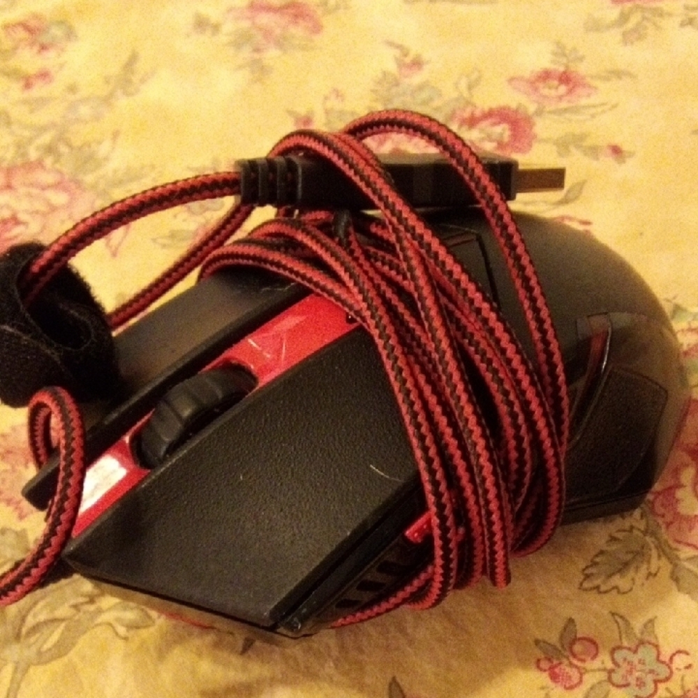 Redragon Gaming Mouse with Red and Black Design - Picture 4 of 5
